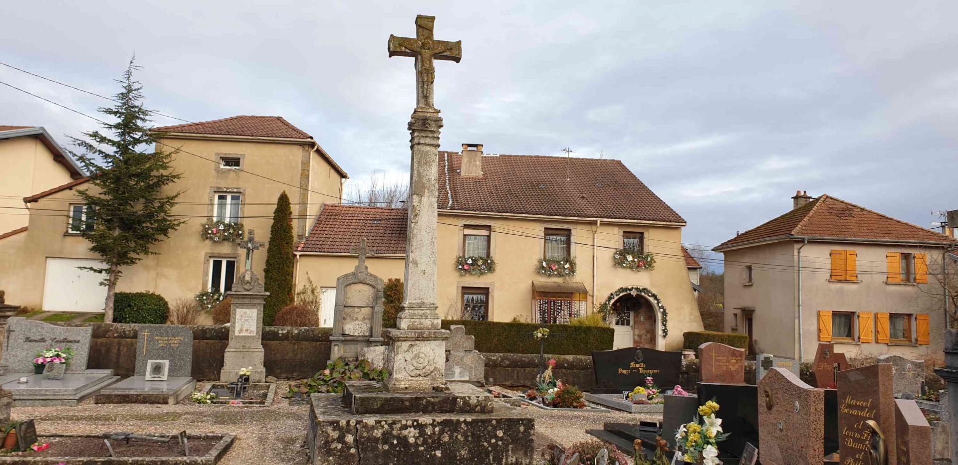 Croix de cimetiere 10