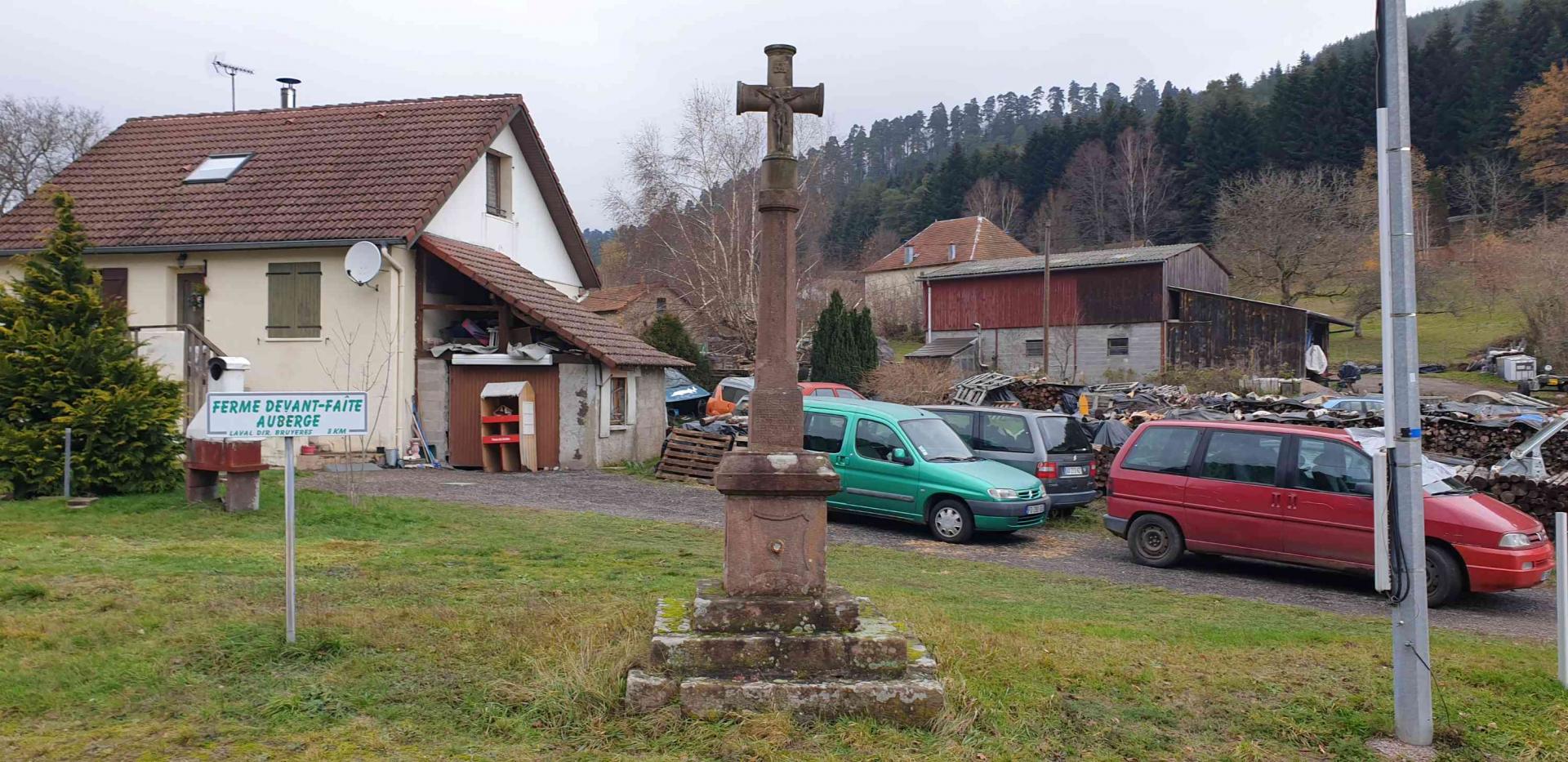 Croix 13 rue de la mairie