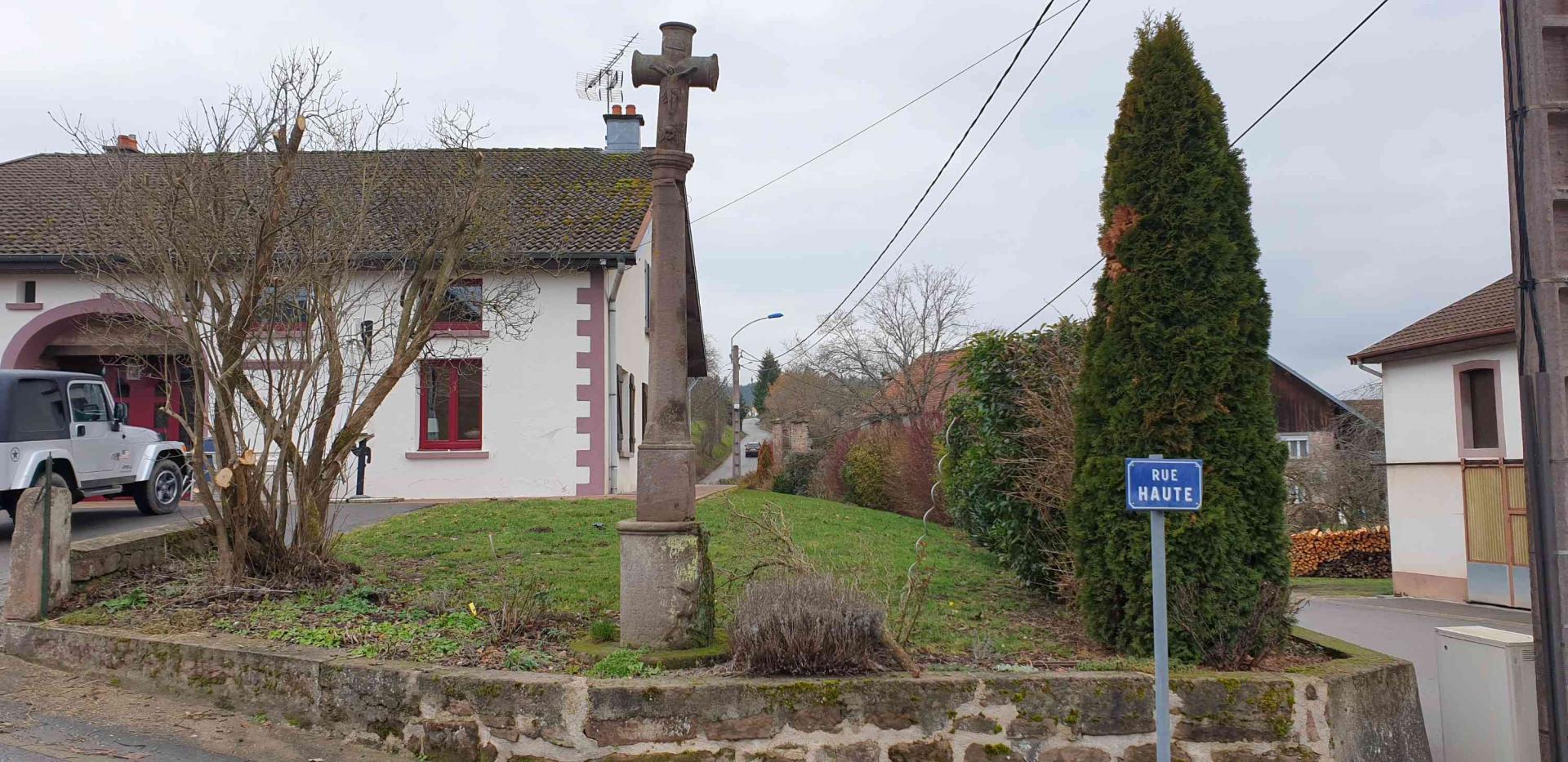 Croix 2 rue haute