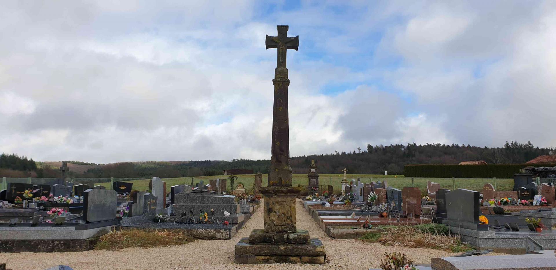 Croix de cimetiere 7