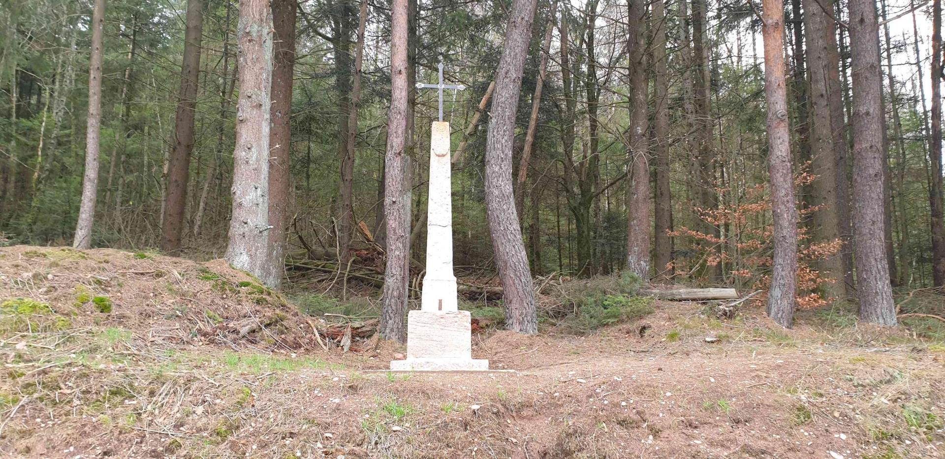 Croix devant le rain fouchelle