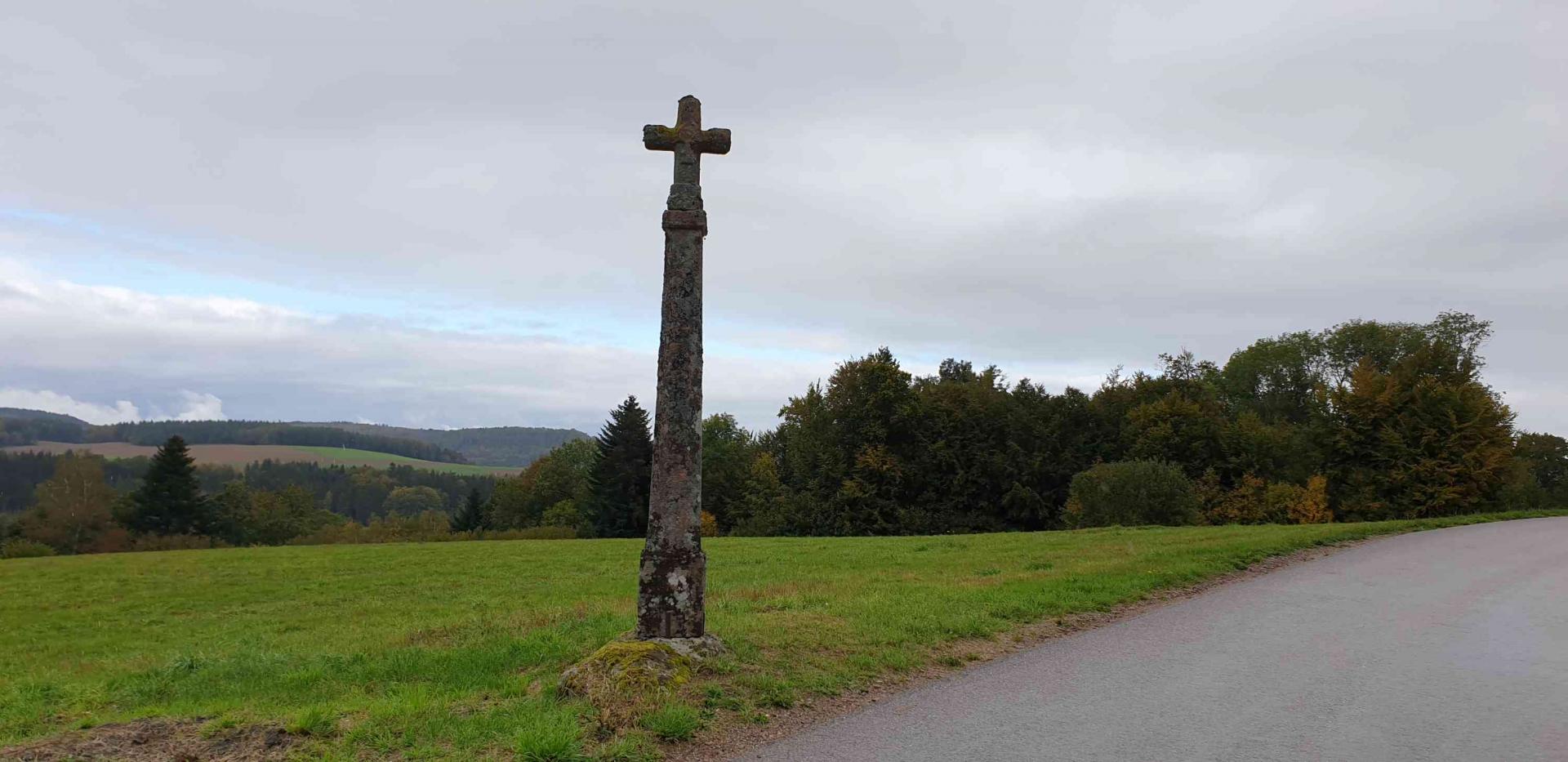 Croix route de docelles